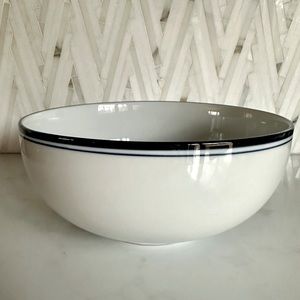 Dansk Bistro Christianshavn White w/ Navy 8.5” Round Serving Bowl. Dishes.